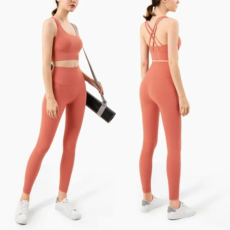 Yoga Fitness Kit - ชุดโยคะผู้หญิงสีพื้น 2 ชิ้น ชุดบราโยคะไขว้หลังแบบกระชับสูง กางเกงเลกกิ้งเอวสูงยกสะโพก ชุดออกกำลังกายสำหรับวิ่งและฝึกซ้อม