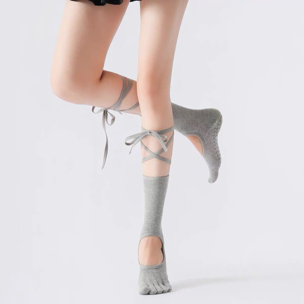 ถุงเท้าบัลเลต์โยคะแบบผูกเชือกส - Yoga Dance & Fitness Center Llc บทวิจารณ์และราคา